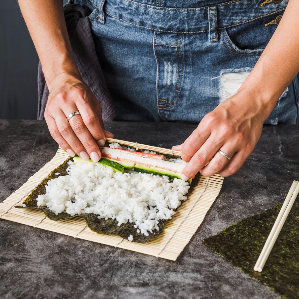 Bien rouler les sushis